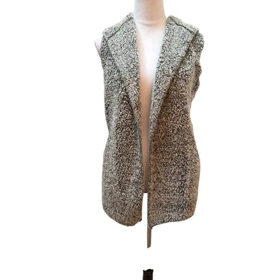 Love Tree Hooded Sherpa Vest Womens Medium Sleeveless Pockets Cozy Olive Green - Image 1 of 4