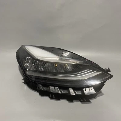 TESLA MODEL 3 HEADLIGHT RIGHT PASSENGER 1077372-00-J 2017 2018 2019 2020 LED OEM Foto 1 de 4