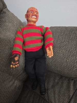 Pesadilla en Elm Street 1989 hablando Freddy Krueger muñeca de cuerda vintage Foto 1 de 2
