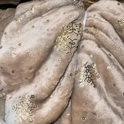 Essential Home Glitter Snowflake Throw - Image 1 of 4