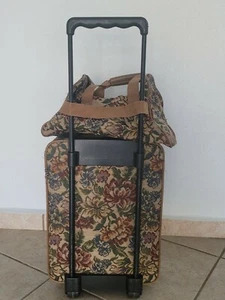 set of suitcases - Picture 1 of 4