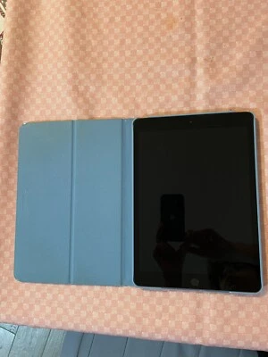 IPad 7ª generazione (2019) 32GB - Immagine 1 di 3