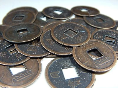 Lote de 50 monedas antiguas de cobre de la suerte de Urancia para rectificación Vastu Foto 1 de 3