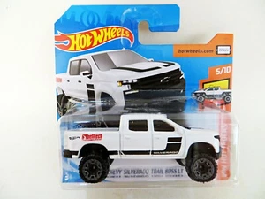 HOTWHEELS '19 CHEVY SILVERADO TRAIL BOSS LT' HW HOT TRUCKS. 2020. SHORT CARD - Picture 1 of 4