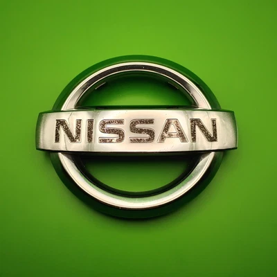 Nissan Sentra 2003-2012 y Nissan Máxima 2006-2008 emblema delantero OEM 62890-6Z500 Foto 1 de 4
