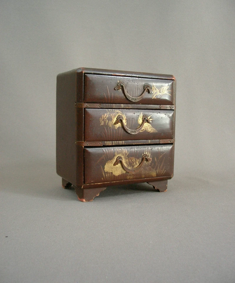 MAGNIFIQUE BOITE ou COFFRET ANCIEN en LAQUE FORMANT COMMODE JAPON, VIETNAM - Photo 1/1