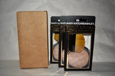 3X Mary Kate & Ashley Sunlit Bronze illuminating bronzer brush 604 Sunlit Bronze - Image 1 of 3