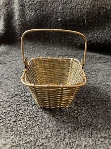 Cesta de latón tejida vintage de 3 1/2" x 2 1/2" - Imagen 1 de 6
