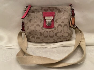 Bolso de Hombro Vintage COACH Signature Material Cuero Rojo Borde Plateado Herrajes Foto 1 de 4