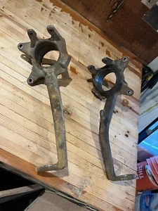 95-02 TACOMA Front Spindles Knuckles NON ABS Set L&R - Picture 1 of 2