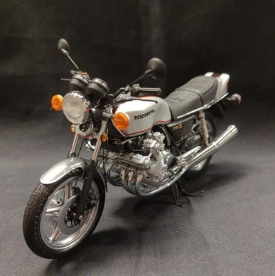 Pauls Model Art Minichamps 1/12 Honda CBX1000 1978 Silver Motorcycle - Image 1 of 4