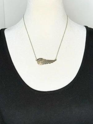 Delicado Collar Tono Plata Ala de Ángel Colgante Pluma En Capas Joyería Foto 1 de 4