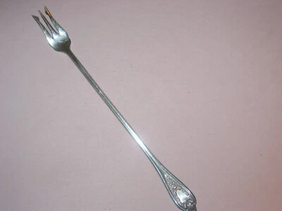 СТАРАЯ КОЛОНИЯ ~ 1847 Роджерс ~ Вилка для рассола с длинной ручкой ~ посеребренная пластина в стиле модерн  - Изображение 1 из 2