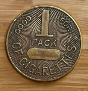 Ficha de cigarrillos buena para un paquete bonita pátina vintage paquete de cigarrillos ficha moneda - Imagen 1 de 2