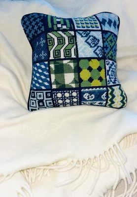 Almohada de lana vintage Tory Burch punta de aguja terciopelo azul verde patrón Foto 1 de 4