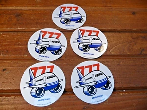 Lotto 5 adesivi vintage NOS BOEING 777 DECAL 1993 aerei rotondi compagnie aeree - Foto 1 di 6