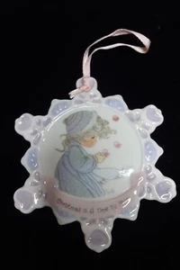 1994 Precious Moments Ornament Christmas Is A Time To Share 339970 - Picture 1 of 2