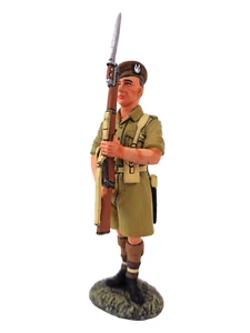 King & Country Toy Soldier 8th Army Gordon Highlander EA033 Presenting Arms 1/30 - Picture 1 of 5