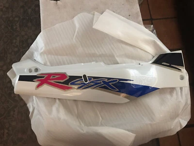 1993 SUZUKI GSXR1100 RIGHT FRAME COVER 47100-46E00-0JW Brand New Genuine Suzuki - Image 1 of 4