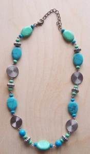 Silberfarbene Faux Grün und Blau Türkis Statement Halskette 18" - 20" lang - Bild 1 von 2