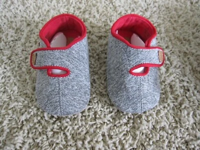 VER KAI RUN NUEVO Cruz Bebé Niños Talla 6 12 meses Gris Cuna Suela Suave Zapatos Nuevos en Caja Foto 1 de 4