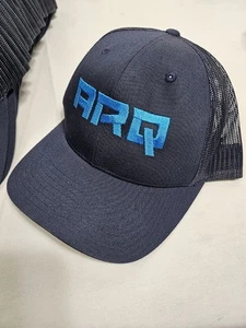 Truckermützen mit Druckknopflasche - 22 Stück neu blau auf blau ARQ Hüte - Richardson Einheitsgröße - Bild 1 von 12