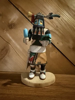 Tortuga Hopi 1st Mesa YUNG'A'SÖNA Kachina por Kayenta Harvey 8 pulgadas de alto Foto 1 de 4