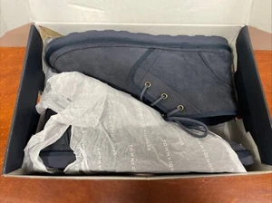 Tommy Hilfiger Herren Welsh 2 Wildleder Chukka Stiefel Größe 13M Farbe Navy Neu im Karton - Bild 1 von 9
