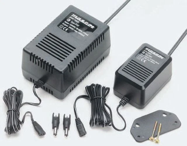 1 x 1 x Mascot 9V dc Power Supply, 500mA, 3-Pin UK Connector - Image 1 of 1