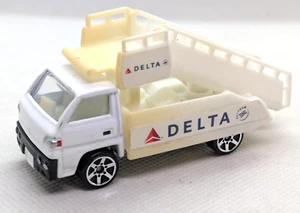Vintage Realtoy Aeroporto Delta Airlines imbarco scala camion aviazione modello 1:64 - Foto 1 di 9
