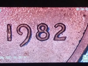 Lincoln Memorial Penny 1982 fecha pequeña sin marca de ceca $,01 EE. UU. Centavo moneda - Imagen 1 de 4