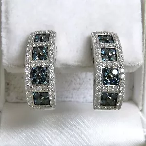 Par de Pendientes Huggie Oro Blanco 14K con Diamantes Azules y Blancos (7,1 gramos) - Imagen 1 de 12
