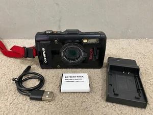 Olympus TG-2 Tough Digital Camera 12MP Red w/ Battery + Charger - Picture 1 of 11