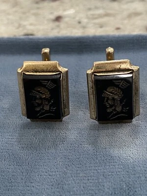 Gemelos de hematita vintage chapados en oro tallados a mano para hombre. Foto 1 de 4