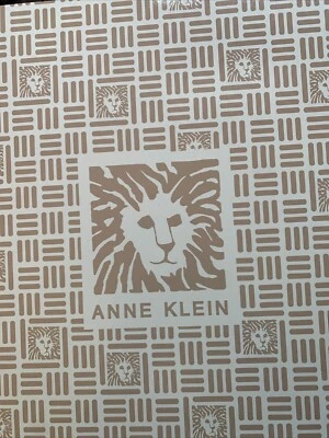 NOVO NA CAIXA Chapéu e Cachecol Anne Klein 2 Peças Conjunto de Presente Adulto Tamanho Único Branco - Imagem 1 de 4