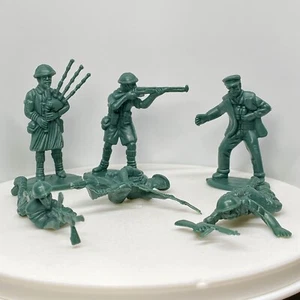 Vintage grün Kunststoff Armee Männer Lot 6 Figuren Markenlos Beschreibung lesen - Bild 1 von 14