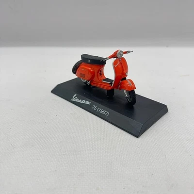 MODELLINO SCOOTER VESPA 175 ARANCIONE 1967 - MAISTO - SCALA 1:18 - Immagine 1 di 4