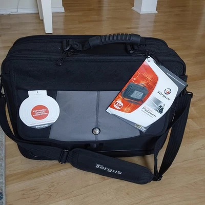 Targus CPT401DUS Clamshell Platinum Notebook Case Fits up to 17"Dome protection - Image 1 of 4