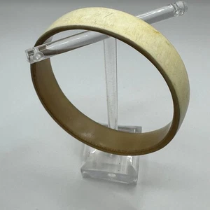 Cream Colored Horn Bangle Bracelet - Picture 1 of 12
