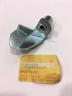 Новый из старых запасов кронштейн тормозного переключателя Kawasaki 1984 KL600 KL 600 84 ДЕТАЛЬ NO 11043-1976 - Изображение 1 из 4