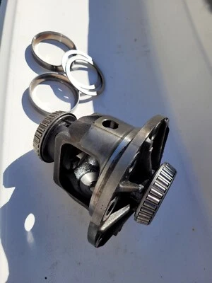 2010 Infiniti G37 Conv.  2WD Auto Differential Carrier w/Bearings - Image 1 of 4