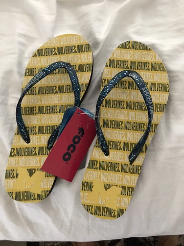Michigan Wolverines FOCO ladies flip flops (S) Cover