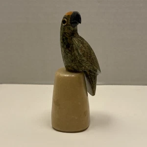 Handgeschnitzter Stein Papagei Vogel auf Marmorstein - Bild 1 von 5