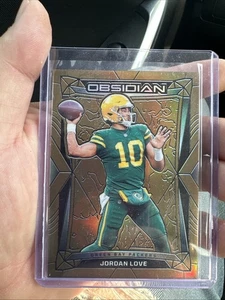 2023 Panini Obsidian Jordan Love Asia Electric Etch Gold Flood #38 #/10 - Bild 1 von 4