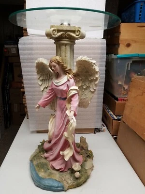 Mesa auxiliar superior de vidrio ángel de resina 29" de alto Foto 1 de 4