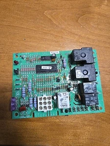 B18099-13 Furnace Control Board  1012-933A (T10) - Picture 1 of 6