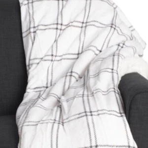 EDDIE BAUER Plaid Sherpa Blanket King White Grey 90 x 108" Soft Cozy Lightweight - Picture 1 of 3