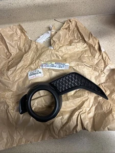 🔥NEW OEM Front Right Fog Light Bezel Black Passenger Side 14-20 Toyota 4Runner - Picture 1 of 2