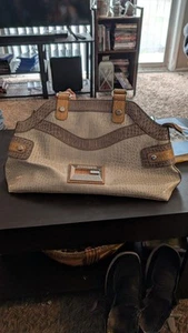 Guess Satchel  - Picture 1 of 10