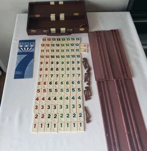 Estuche de Transporte de Cuero Sintético Juego Rummy-O Rummikub De Colección 106 Azulejos con Folleto - Imagen 1 de 13